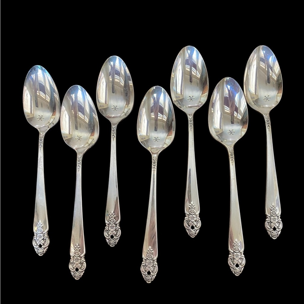 7 Oneida Prestige 1951 Distinction Oval soup / dessert / tablespoons. Vintage